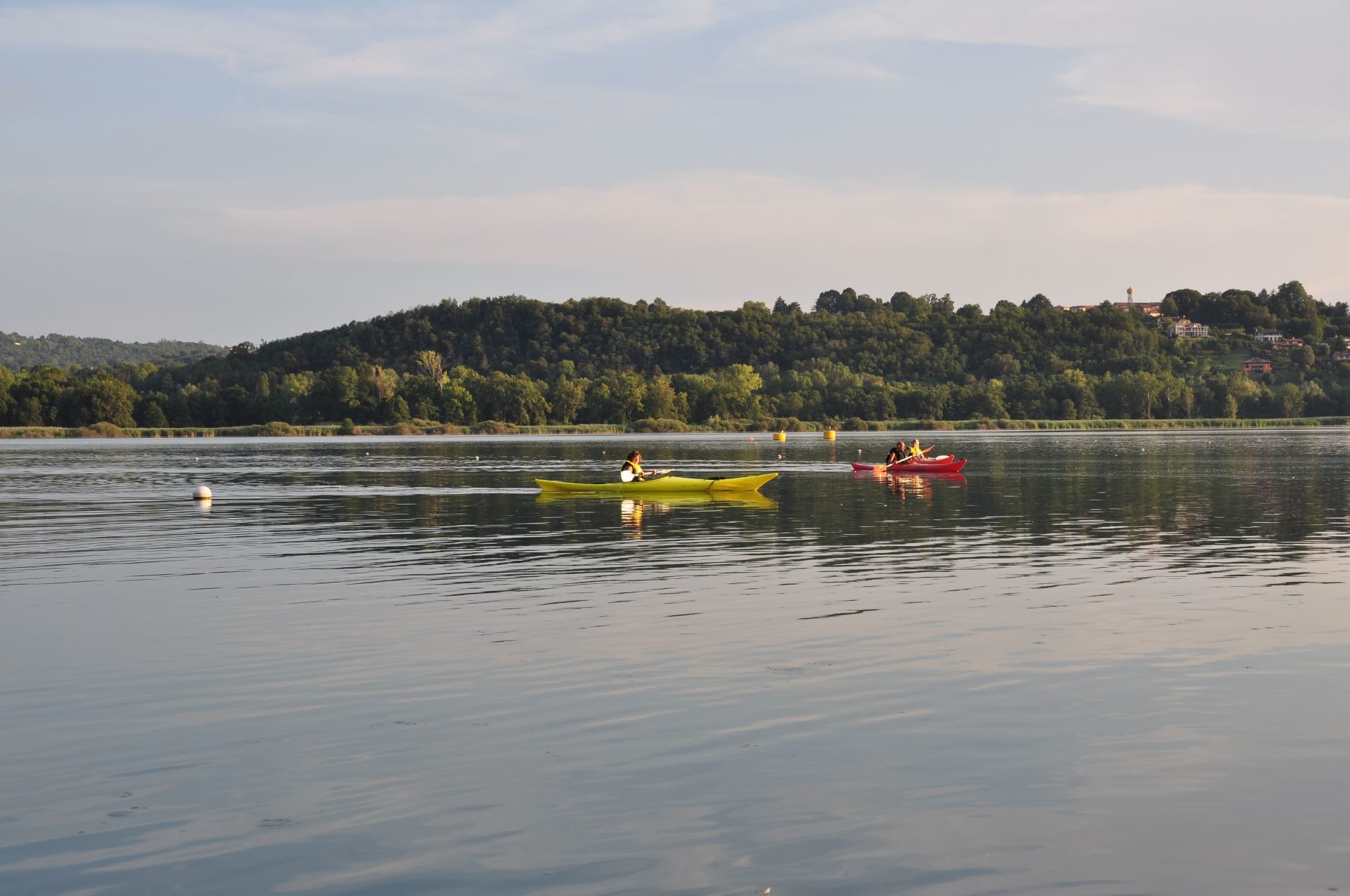 Canoeing and kayaking Lake Varese