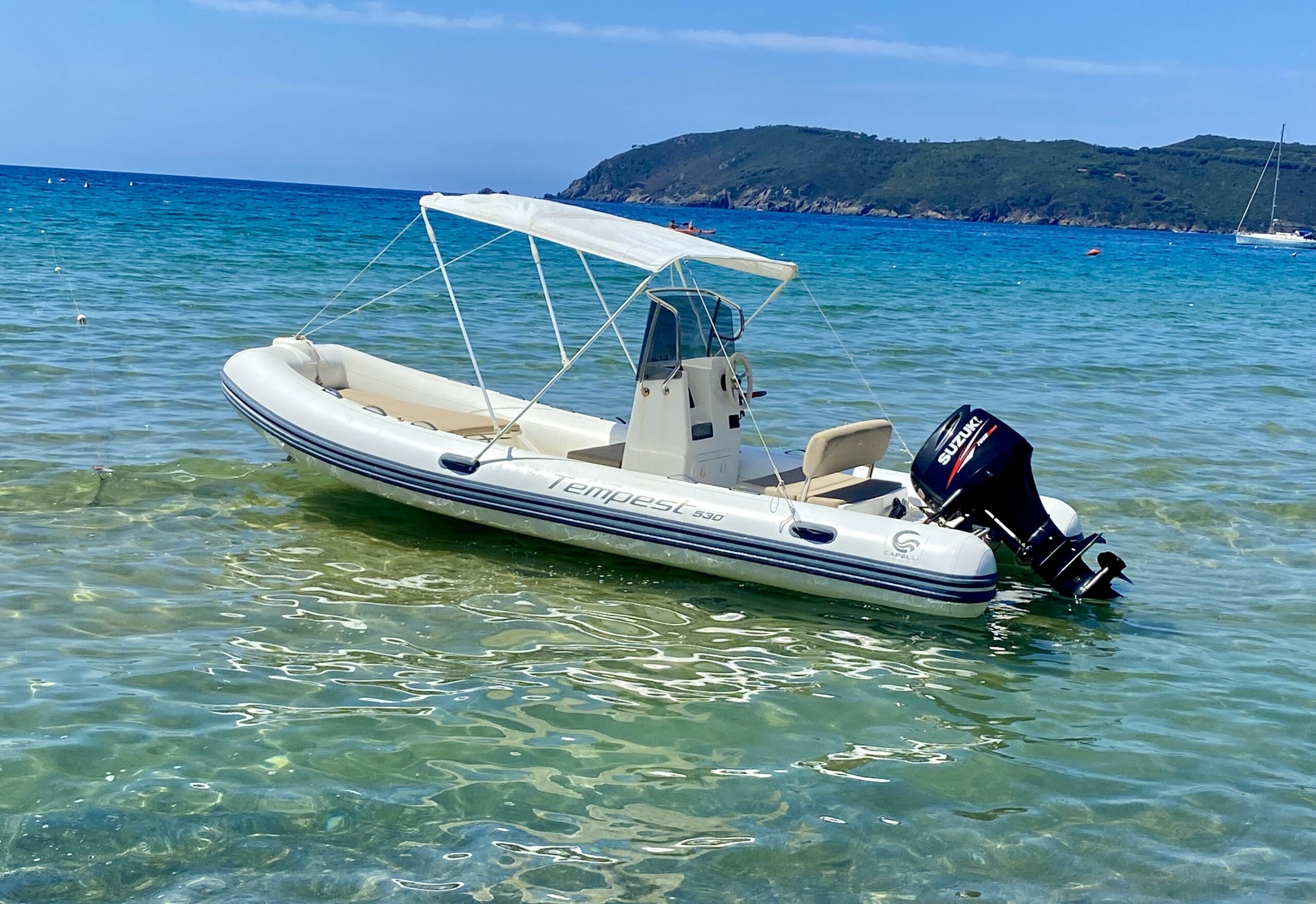 Noleggio gommoni Isola d'Elba | A partire da €120 | Freedome