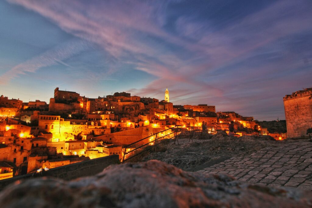 Veduta di Matera di notte