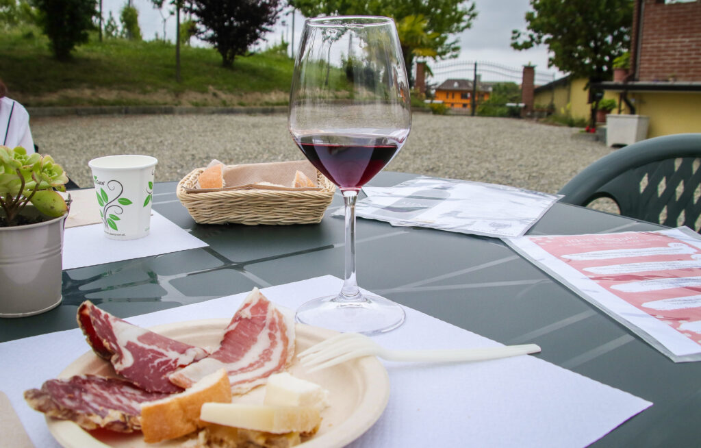 degustazione di prodotti tipici dell'Oltrepò Pavese