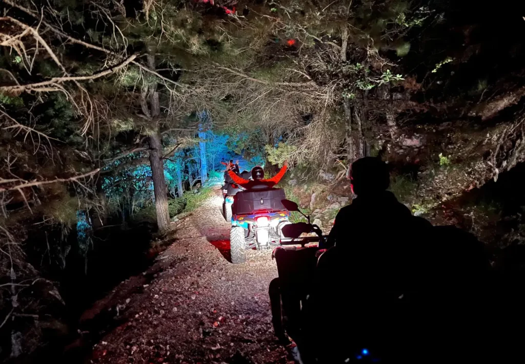 tour in quad notturno