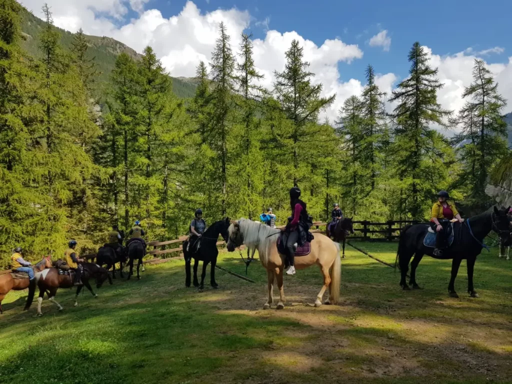 passeggiata a cavallo in Valchiusella