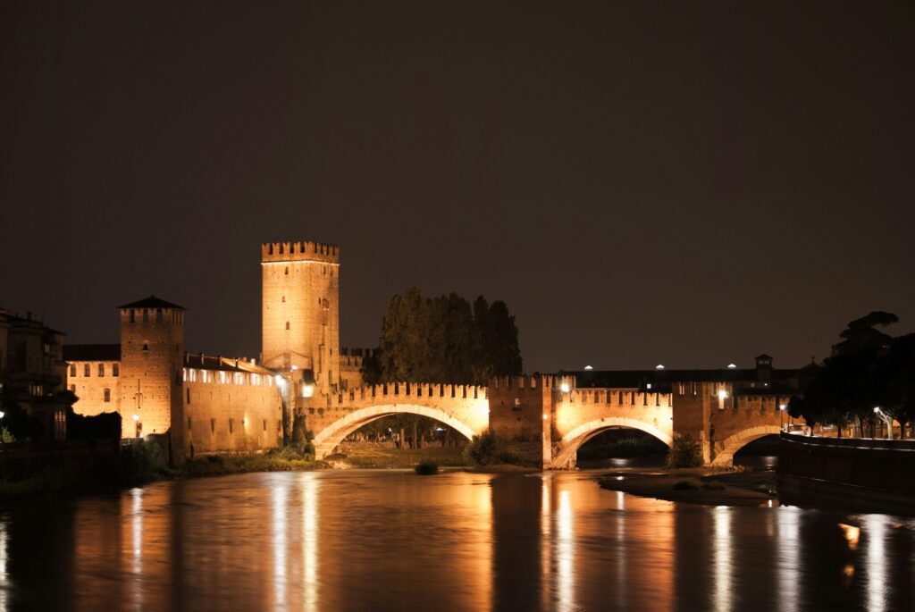 visuale di Verona di notte
