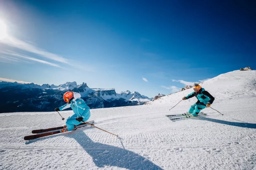 persone che sciano nella ski area Cortina