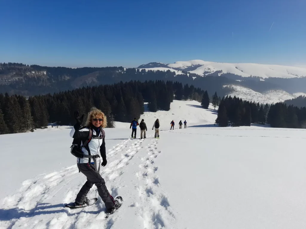 Ciaspolata invernale ad Asiago sull’Altopiano, escursione sulla neve tra boschi e ampi panorami