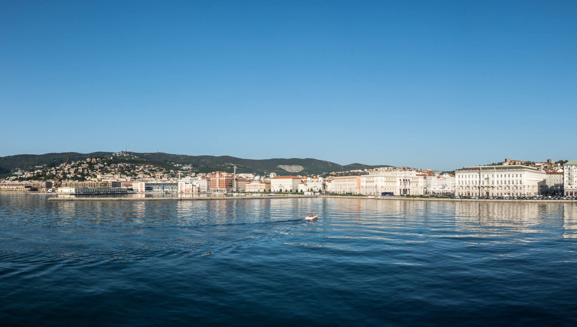 Trieste, capoluogo del Friuli Venezia Giulia, vista dal Golfo con il Borgo Teresiano sullo sfondo