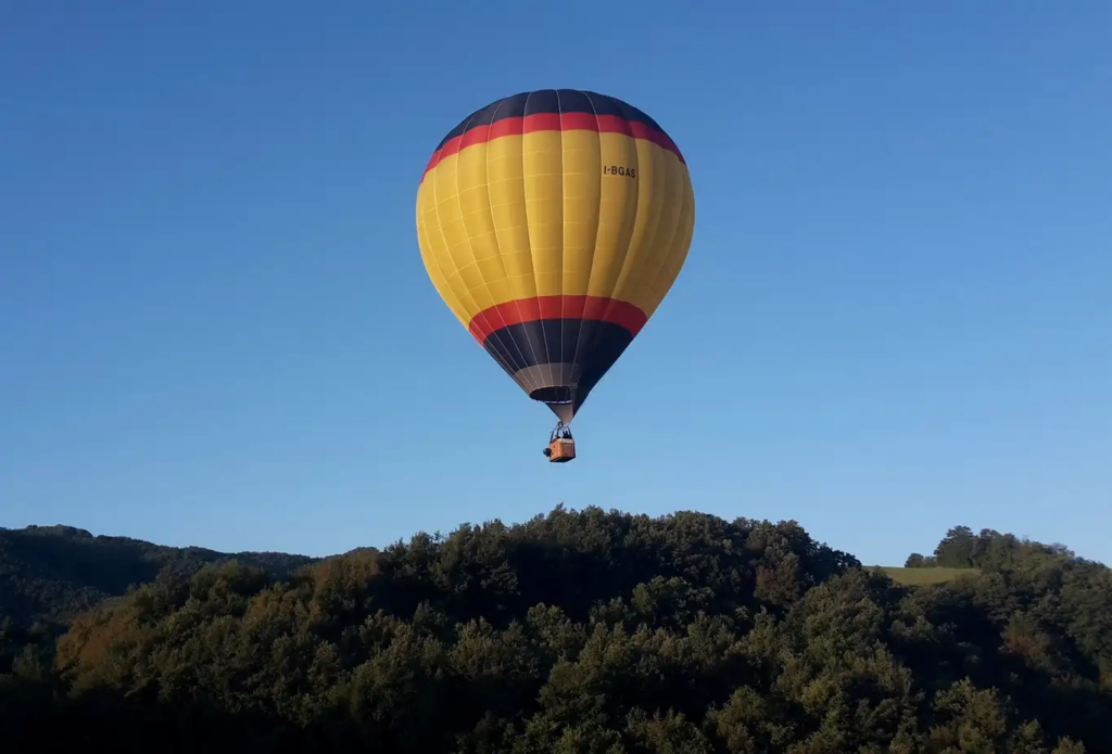 mongolfiera che vola a Reggio Emilia