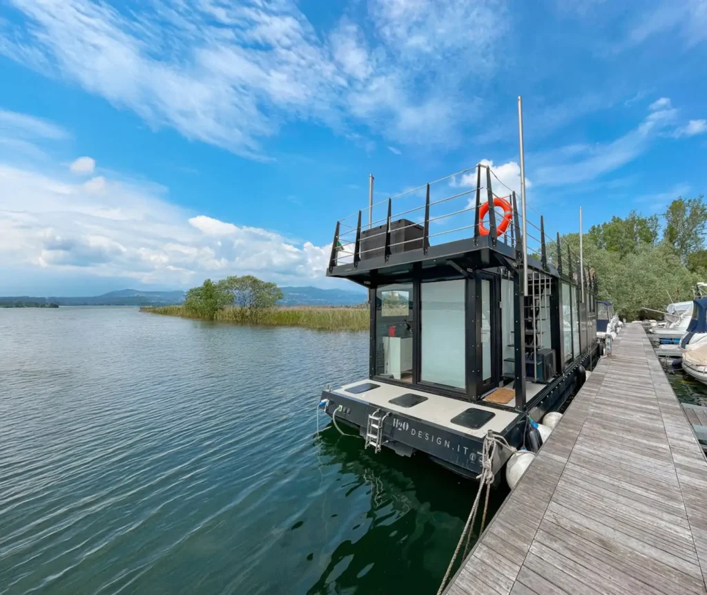 casa galleggiante sul Lago Maggiore
