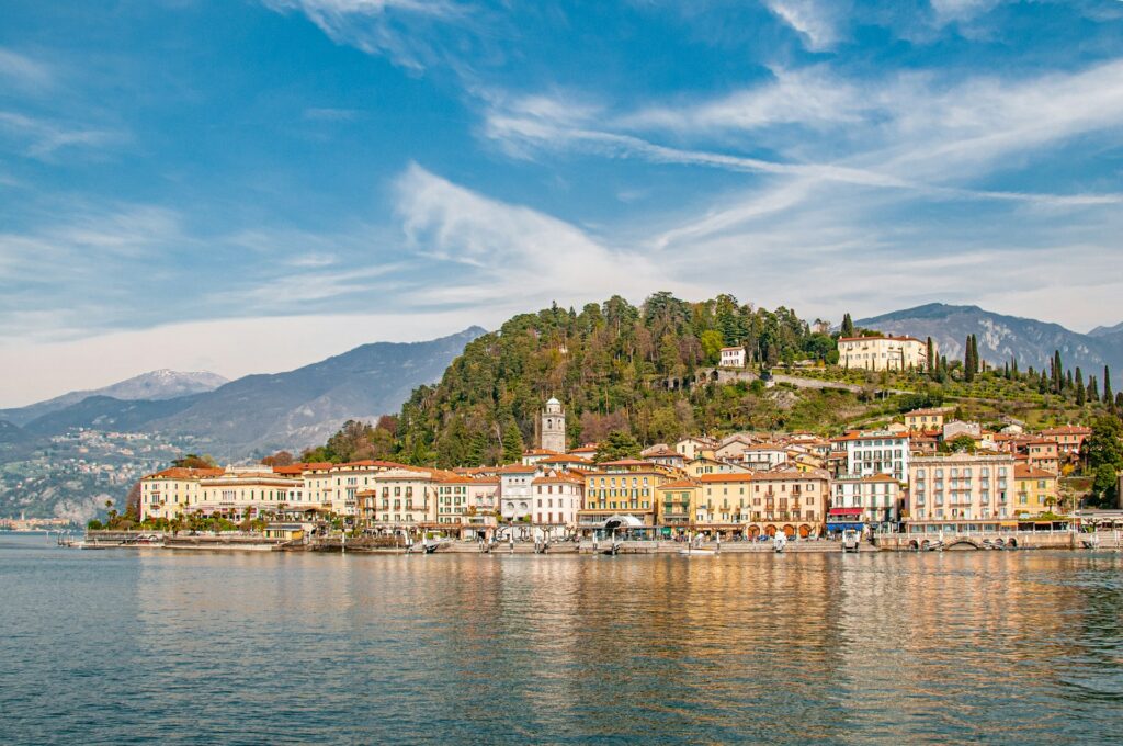 vista di Bellagio dall'acqua