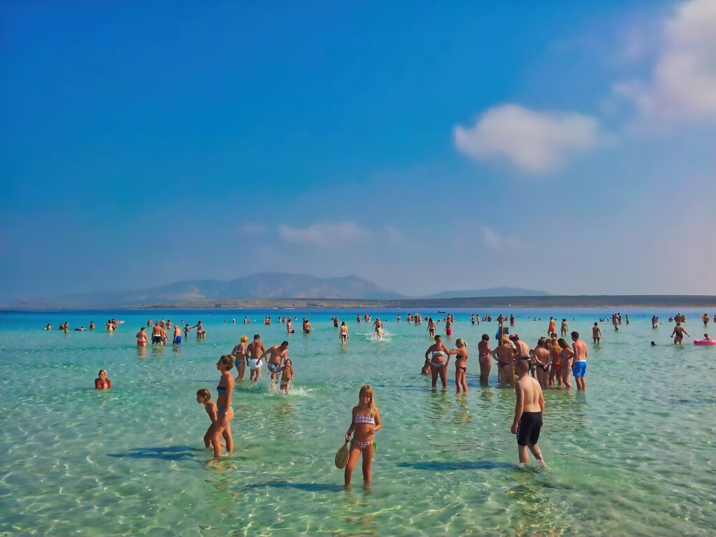 persone al mare a Stintino