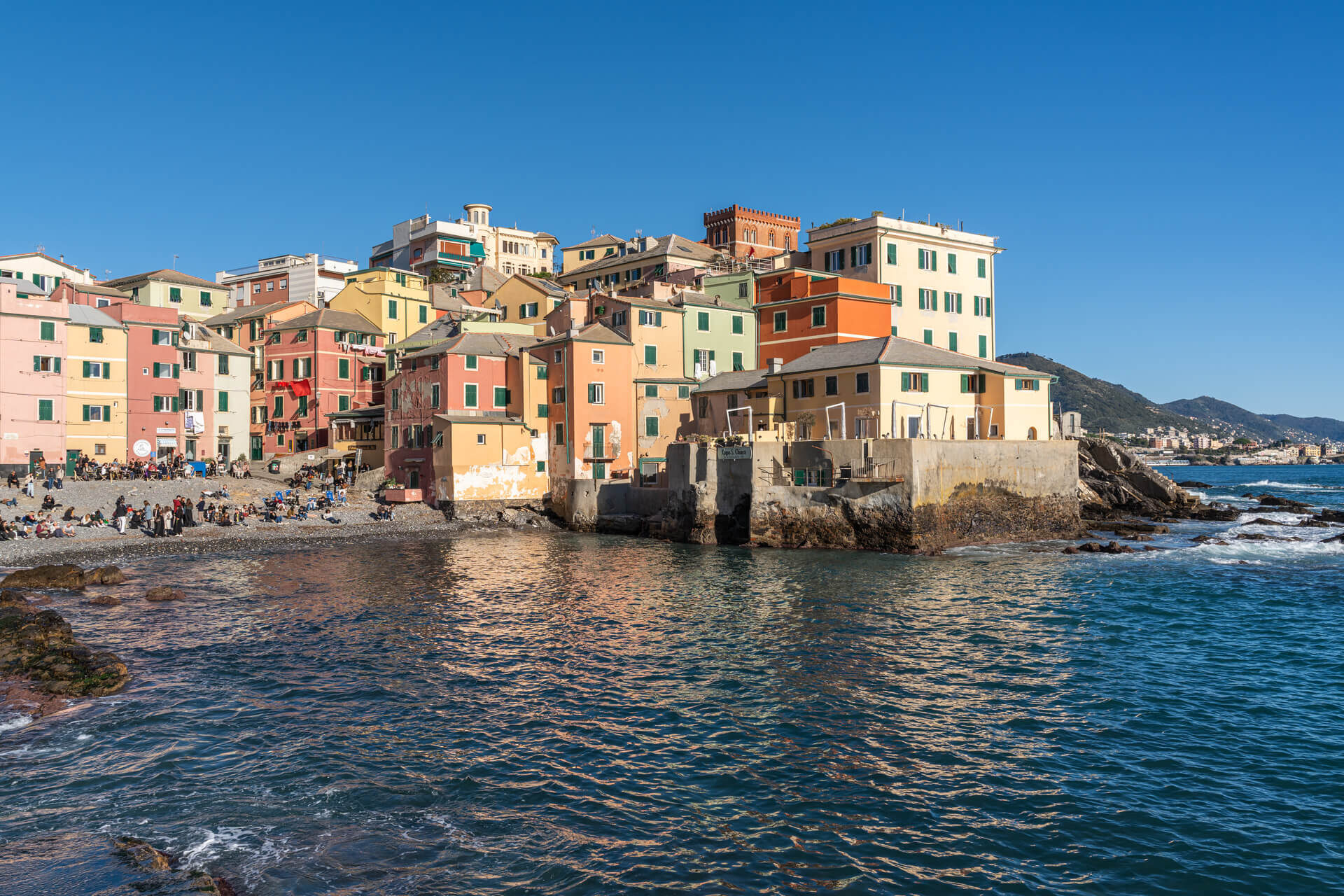 Case colorate del borgo di Boccadasse affacciate sul mare, Genova
