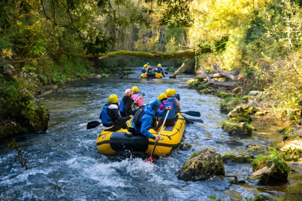 gommone-di-soft-rafting-che-scende-fiume-aniene